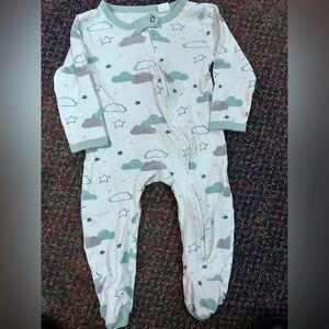 Finn & Emma  Disney baby Sleeper  6/9 months